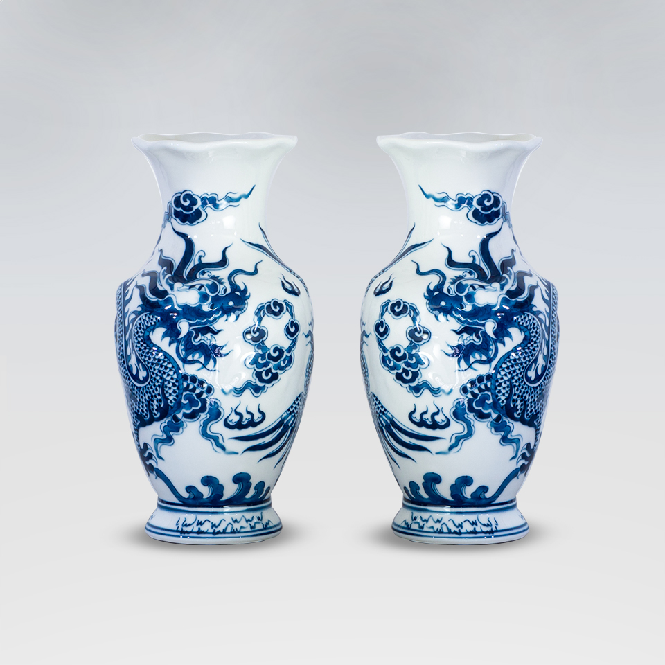 Lọ rồng miệng lượn trắng xanh khắc nổi H32